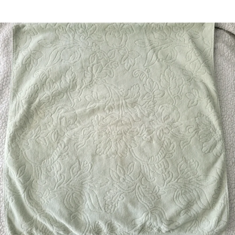 Set 2 Vintage Fieldcrest Luxury Large Bath Towels Floral Sculpted Sage Mint Gree